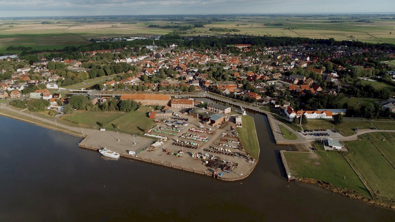 Luftbildaufnahme der Hafeneinfahrt